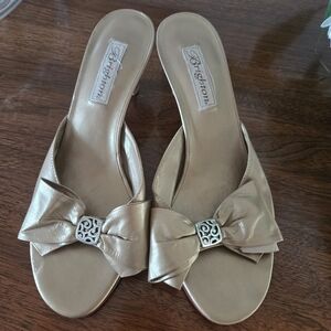 Brighton Mule Womens 9M Gold Bow Tropic Slip On Kitten Heel